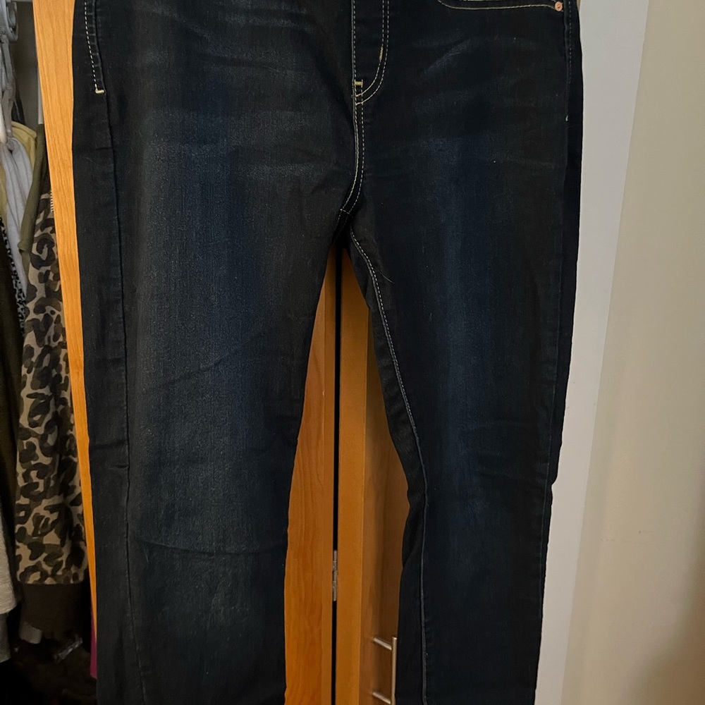Levi’s signature skinny pull on jeans